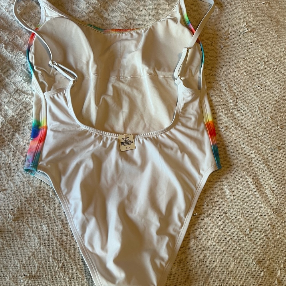 Bikini - Picture 2 of 5